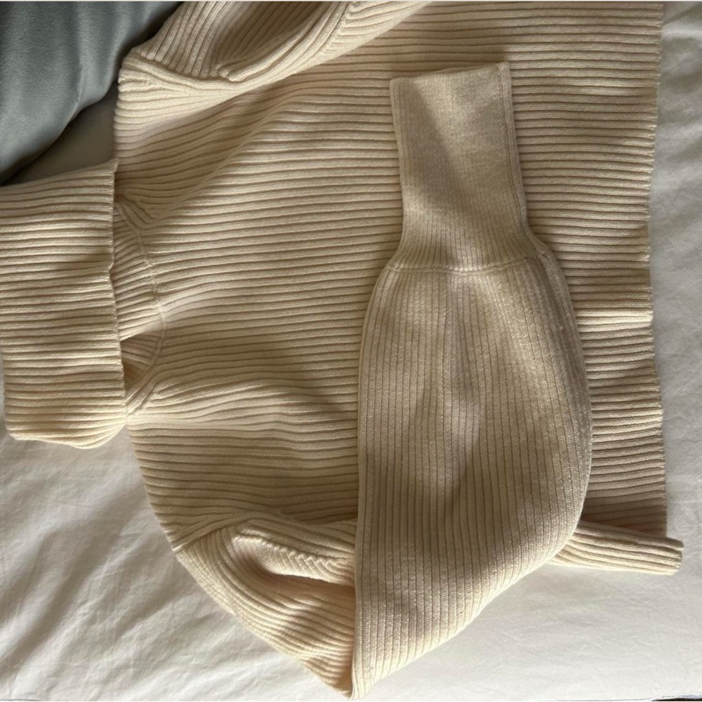aritzia Wilfred free cream knit ribbed turtleneck sweater top cropped size xs